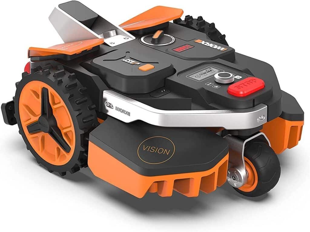 Worx Landroid Vision WR206E : Landroid Vision WR206E vu de trois quarts arrière, panneau de commande (photo fabricant)